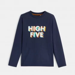 تي شيرت مع عبارة "High Five"