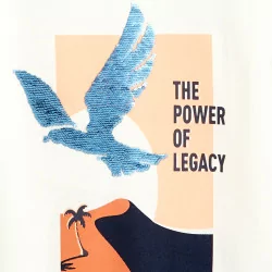 تيشيرت مزين بعبارة "the power of legacy"