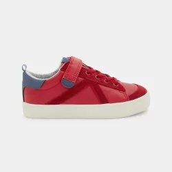 Trendy low-top trainers