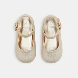 Chic ballet flats with strap