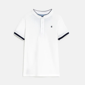 Boy's white Mandarin collar short-sleeve polo shirt.